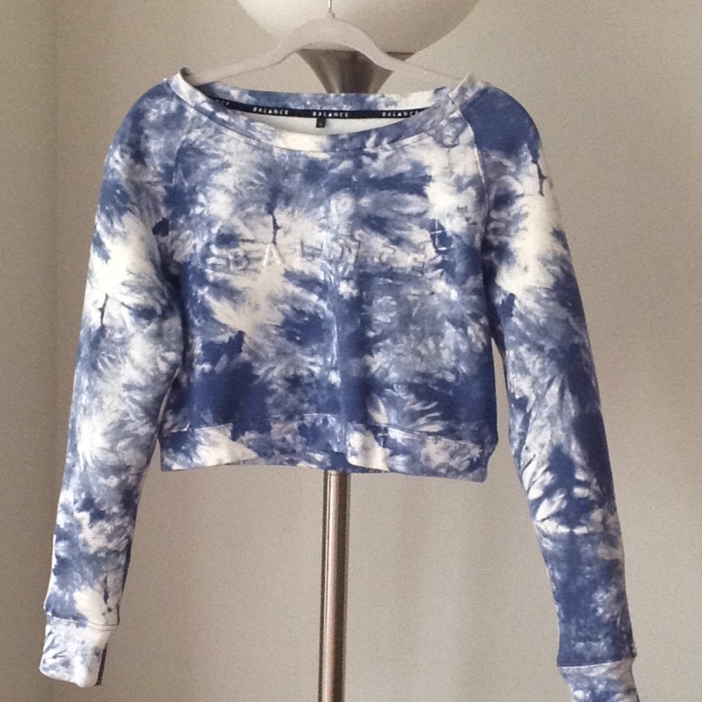 💙 Balance Athletica - Cropped Tie-Dyed  Pullover